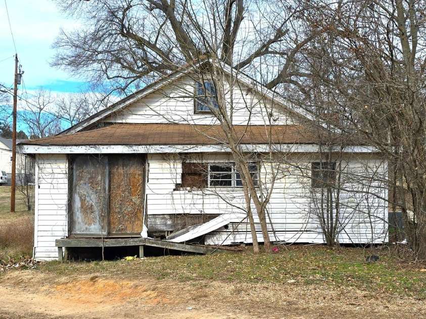 129 Whistle Drive, Mooresboro, NC 28114.  MLS# CAR4217904, YatesRealty ID 5210. 