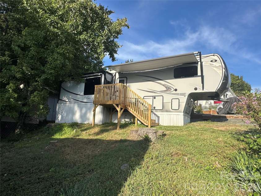 122 Eagle Drive, New London, NC 28127.  MLS# CAR4424474, YatesRealty ID 52101. 
