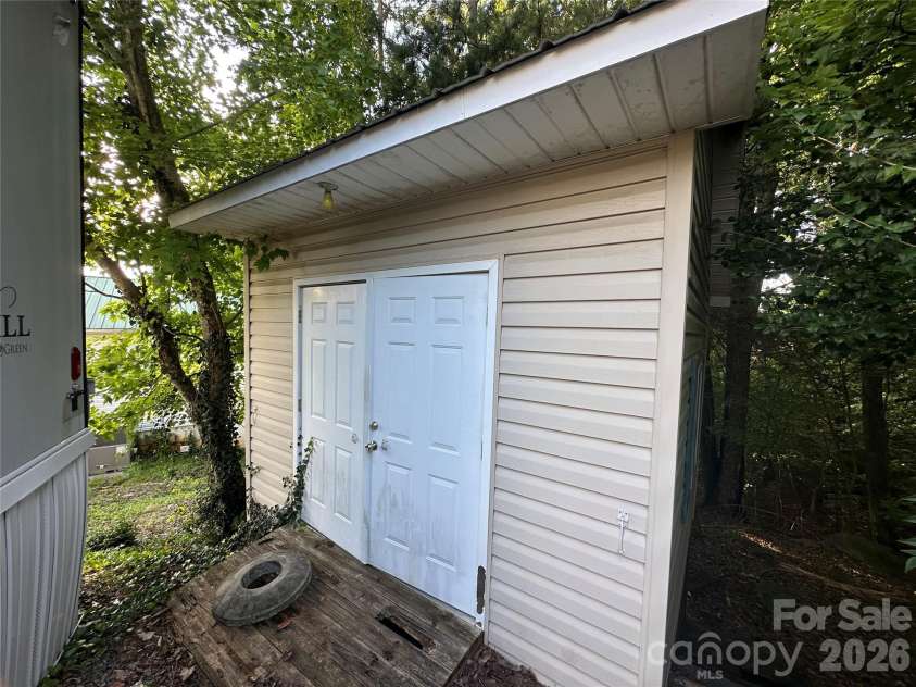 122 Eagle Drive, New London, NC 28127.  MLS# CAR4424474, YatesRealty ID 52101. 