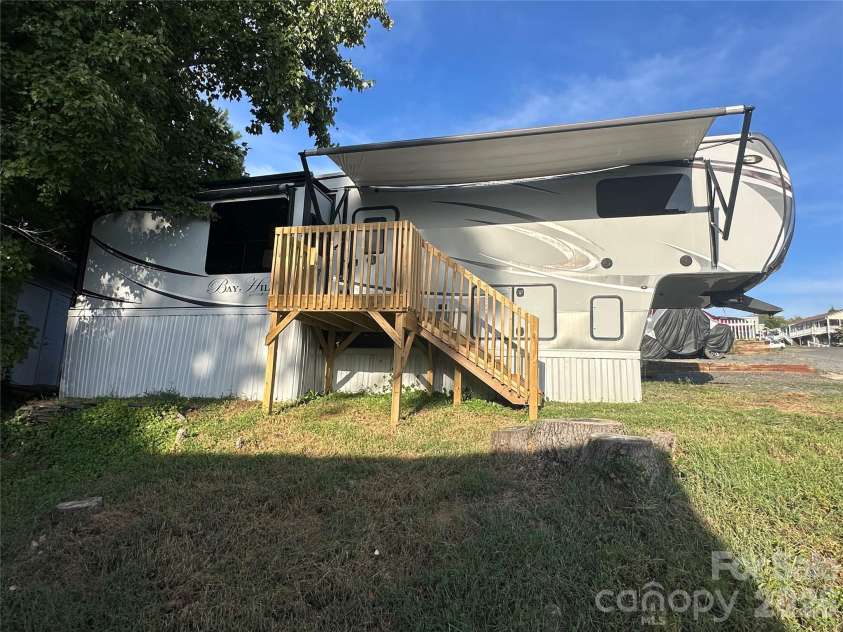 122 Eagle Drive, New London, NC 28127.  MLS# CAR4424474, YatesRealty ID 52101. 