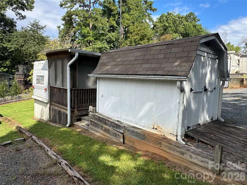 114 Pine Street, New London, NC 28127.  MLS# CAR4422754, YatesRealty ID 52102. 