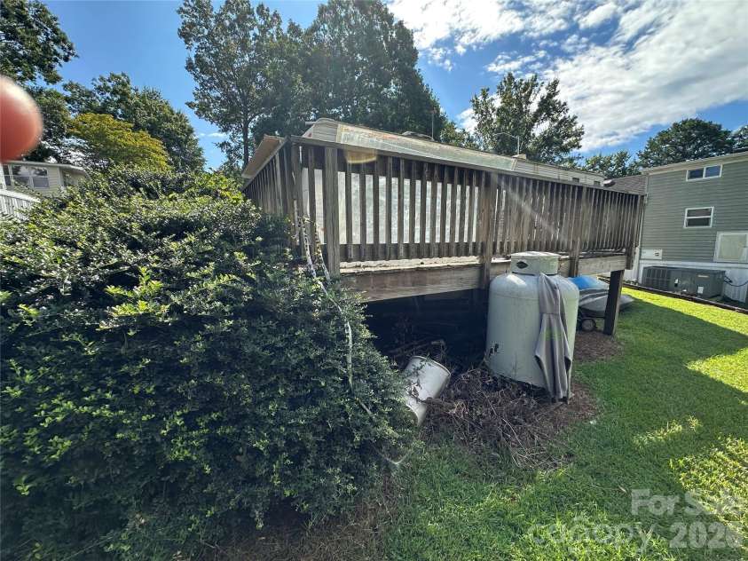 114 Pine Street, New London, NC 28127.  MLS# CAR4422754, YatesRealty ID 52102. 