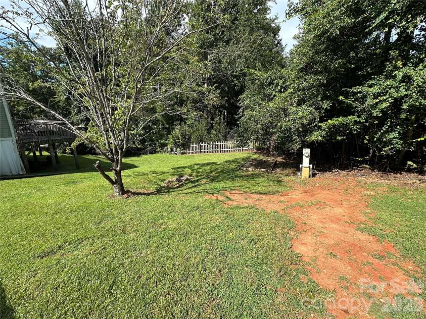 114 Pine Street, New London, NC 28127.  MLS# CAR4422754, YatesRealty ID 52102. 