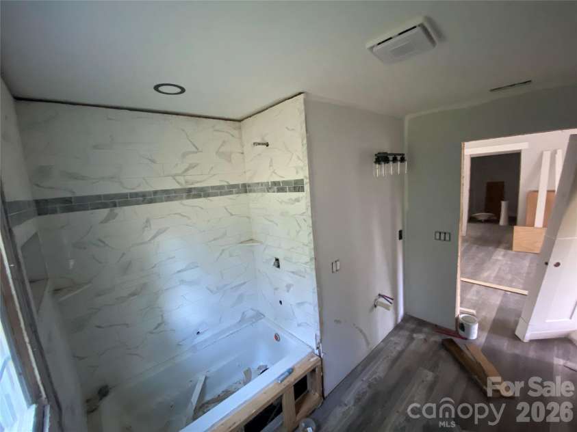 615 Vine Arden Road, Morganton, NC 28655.  MLS# CAR4425252, YatesRealty ID 52103. Large Main Bath - Vanity is Carrara Marble