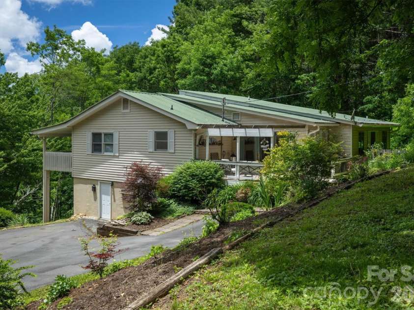 665 Will Robbins Lane, Newland, NC 28657.  MLS# CAR4424798, YatesRealty ID 52109. 