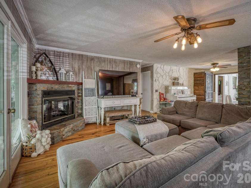 665 Will Robbins Lane, Newland, NC 28657.  MLS# CAR4424798, YatesRealty ID 52109. 