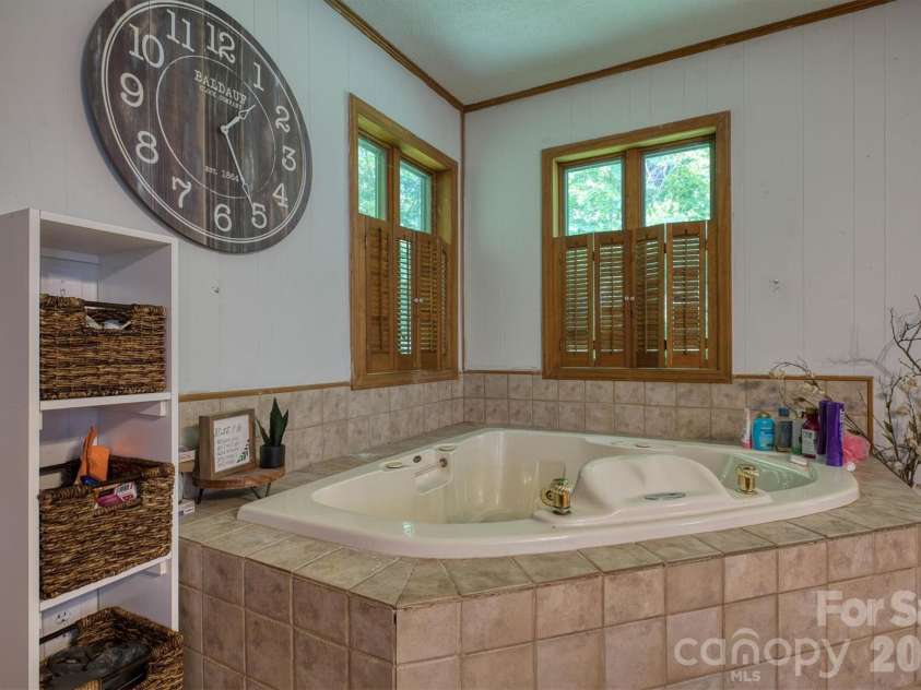 665 Will Robbins Lane, Newland, NC 28657.  MLS# CAR4424798, YatesRealty ID 52109. 