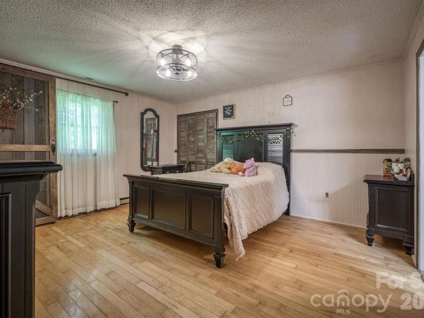 665 Will Robbins Lane, Newland, NC 28657.  MLS# CAR4424798, YatesRealty ID 52109. 