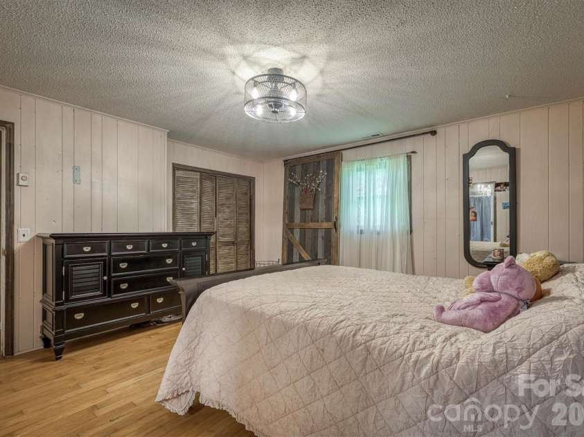 665 Will Robbins Lane, Newland, NC 28657.  MLS# CAR4424798, YatesRealty ID 52109. 