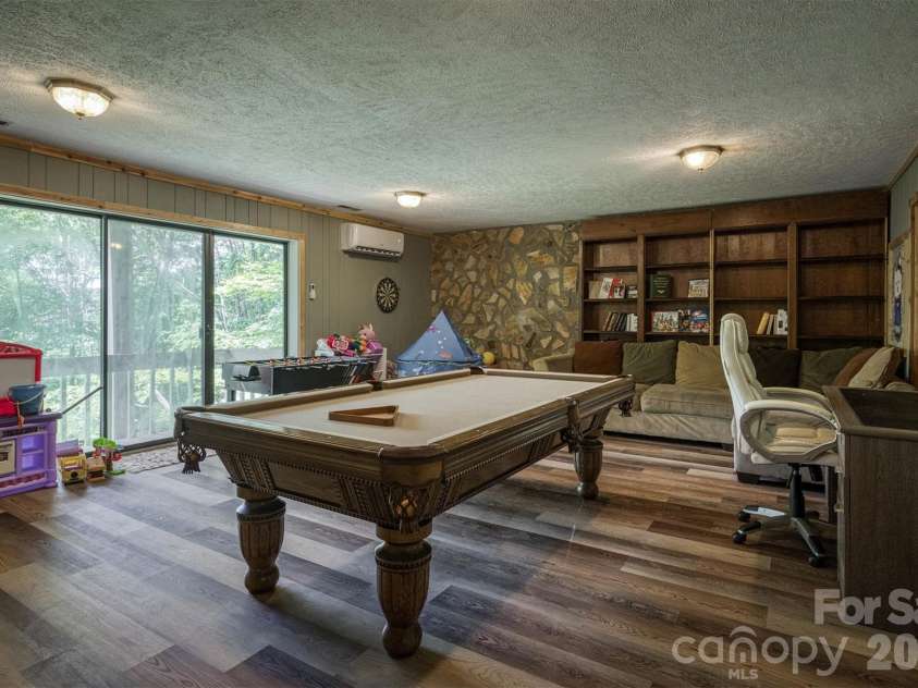 665 Will Robbins Lane, Newland, NC 28657.  MLS# CAR4424798, YatesRealty ID 52109. 