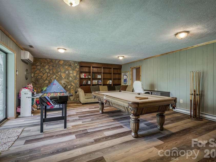 665 Will Robbins Lane, Newland, NC 28657.  MLS# CAR4424798, YatesRealty ID 52109. 