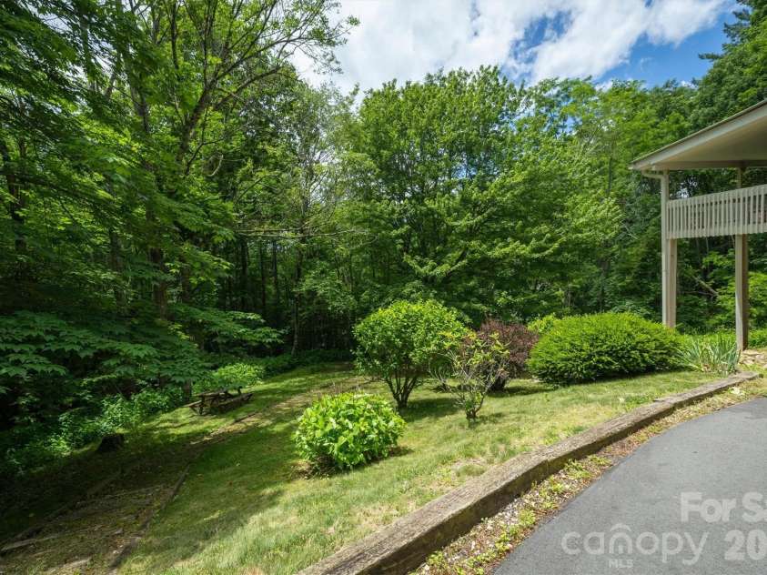 665 Will Robbins Lane, Newland, NC 28657.  MLS# CAR4424798, YatesRealty ID 52109. 