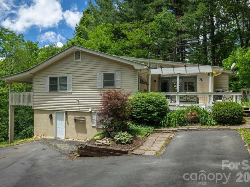 665 Will Robbins Lane, Newland, NC 28657.  MLS# CAR4424798, YatesRealty ID 52109. 
