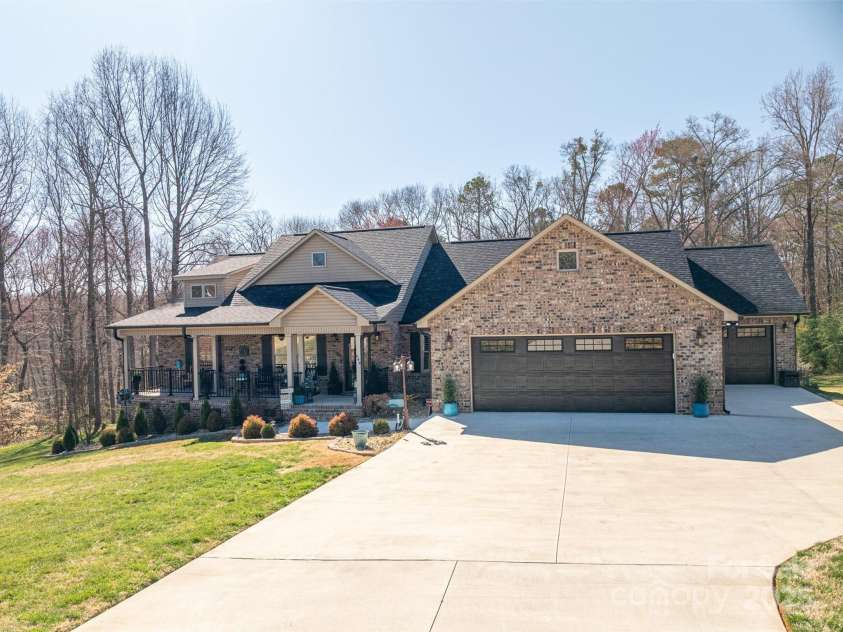 944 Clear Creek Circle, Lincolnton, NC 28092.  MLS# CAR4233075, YatesRealty ID 5211. 