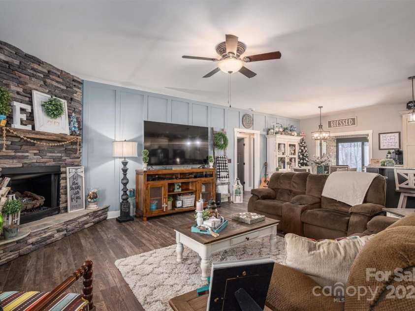 944 Clear Creek Circle, Lincolnton, NC 28092.  MLS# CAR4233075, YatesRealty ID 5211. 