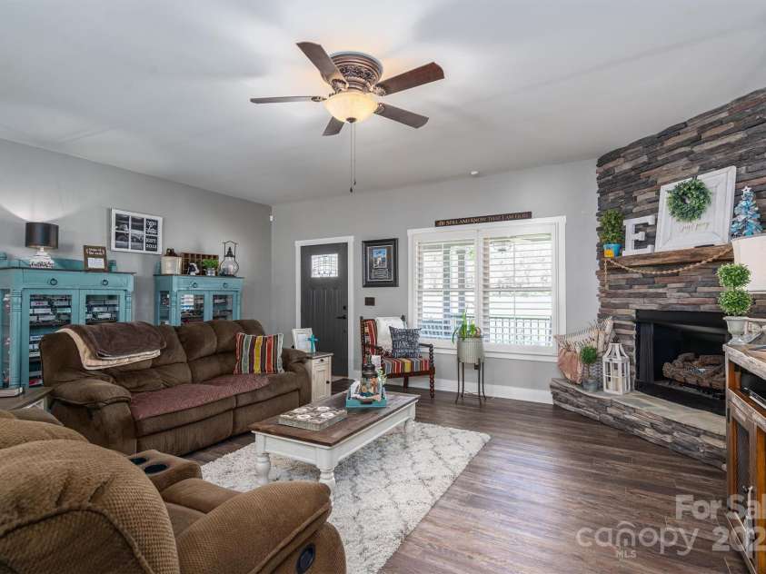 944 Clear Creek Circle, Lincolnton, NC 28092.  MLS# CAR4233075, YatesRealty ID 5211. 