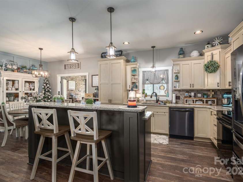 944 Clear Creek Circle, Lincolnton, NC 28092.  MLS# CAR4233075, YatesRealty ID 5211. 