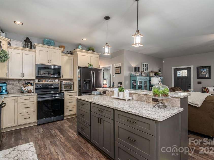 944 Clear Creek Circle, Lincolnton, NC 28092.  MLS# CAR4233075, YatesRealty ID 5211. 