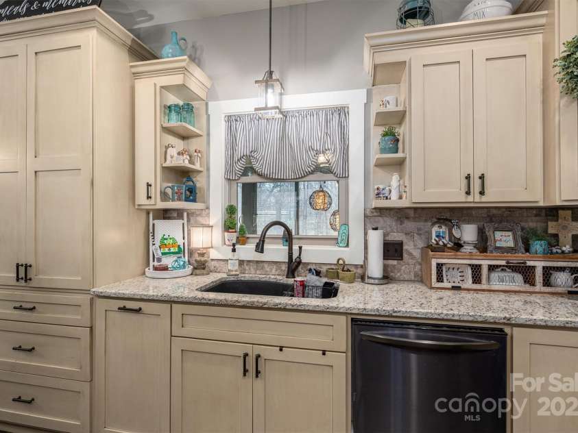 944 Clear Creek Circle, Lincolnton, NC 28092.  MLS# CAR4233075, YatesRealty ID 5211. 