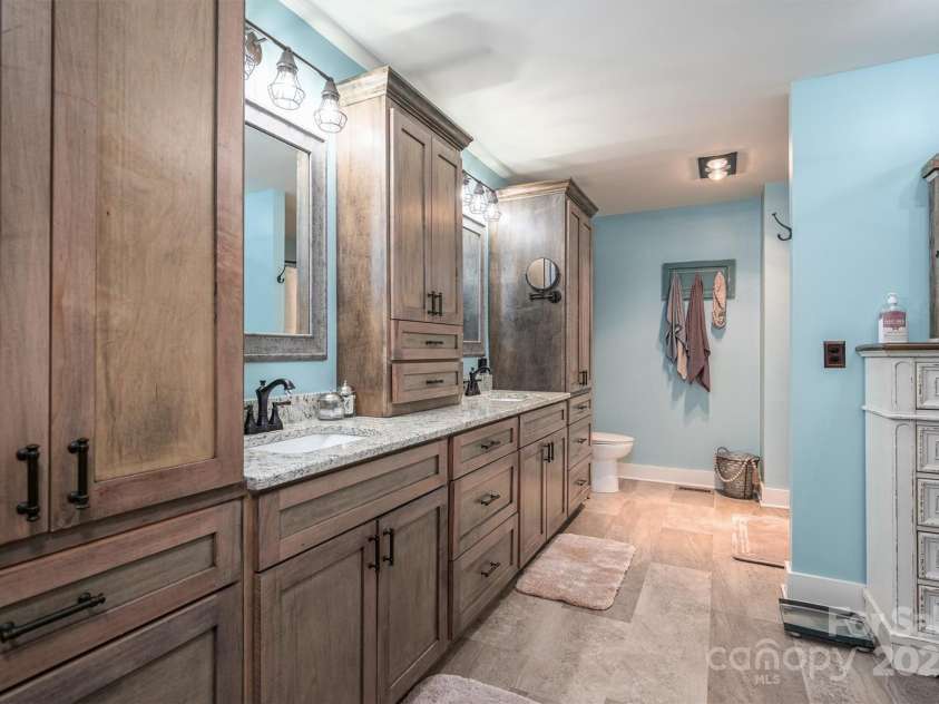 944 Clear Creek Circle, Lincolnton, NC 28092.  MLS# CAR4233075, YatesRealty ID 5211. 