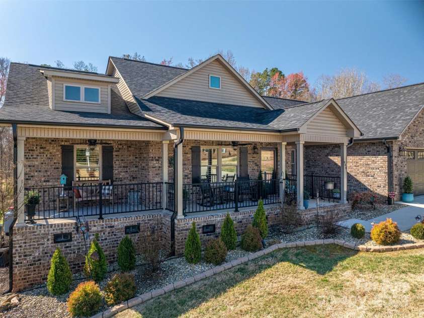 944 Clear Creek Circle, Lincolnton, NC 28092.  MLS# CAR4233075, YatesRealty ID 5211. 