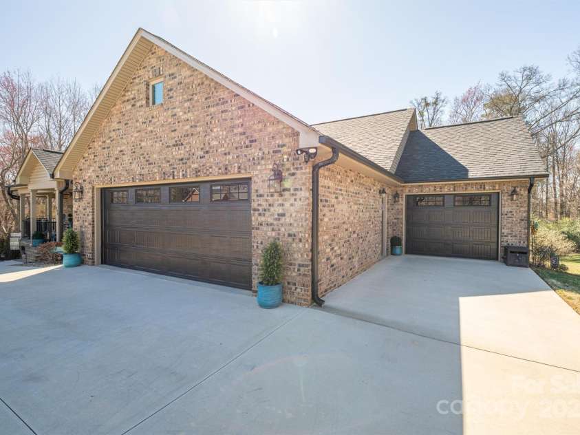 944 Clear Creek Circle, Lincolnton, NC 28092.  MLS# CAR4233075, YatesRealty ID 5211. 