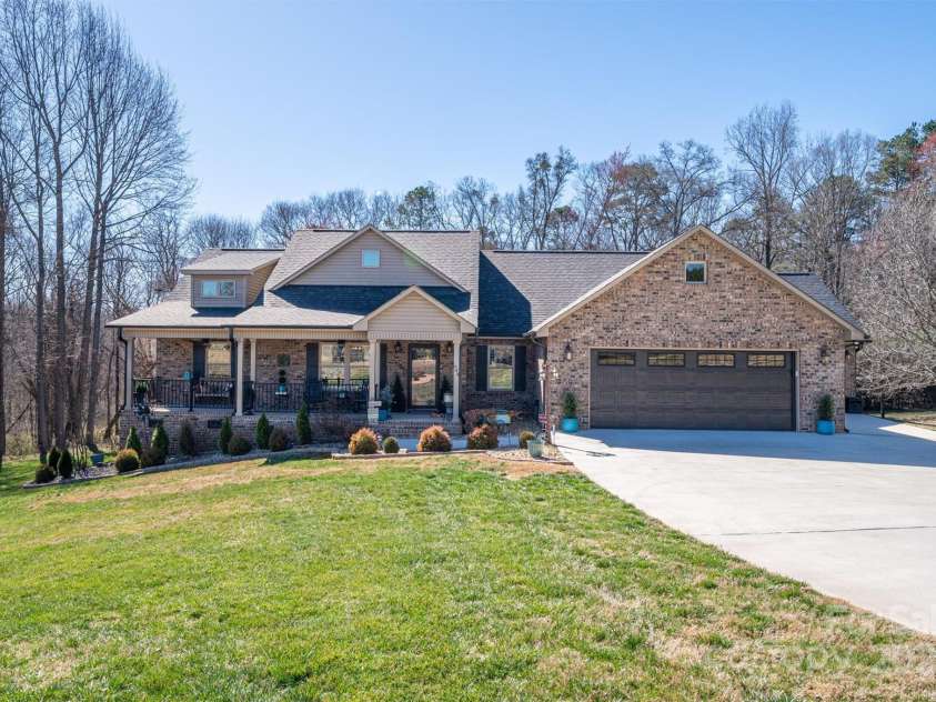 944 Clear Creek Circle, Lincolnton, NC 28092.  MLS# CAR4233075, YatesRealty ID 5211. 