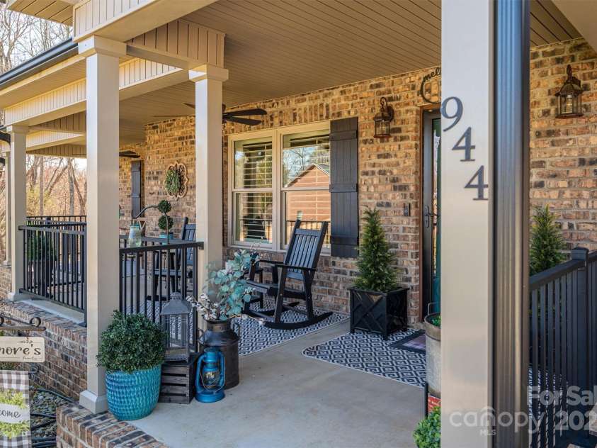 944 Clear Creek Circle, Lincolnton, NC 28092.  MLS# CAR4233075, YatesRealty ID 5211. 