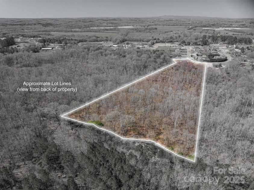 944 Clear Creek Circle, Lincolnton, NC 28092.  MLS# CAR4233075, YatesRealty ID 5211. 