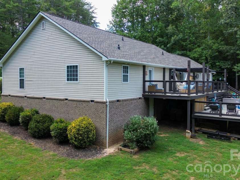 2055 Piper Ridge Drive, Lenoir, NC 28645.  MLS# CAR4425139, YatesRealty ID 52111. 