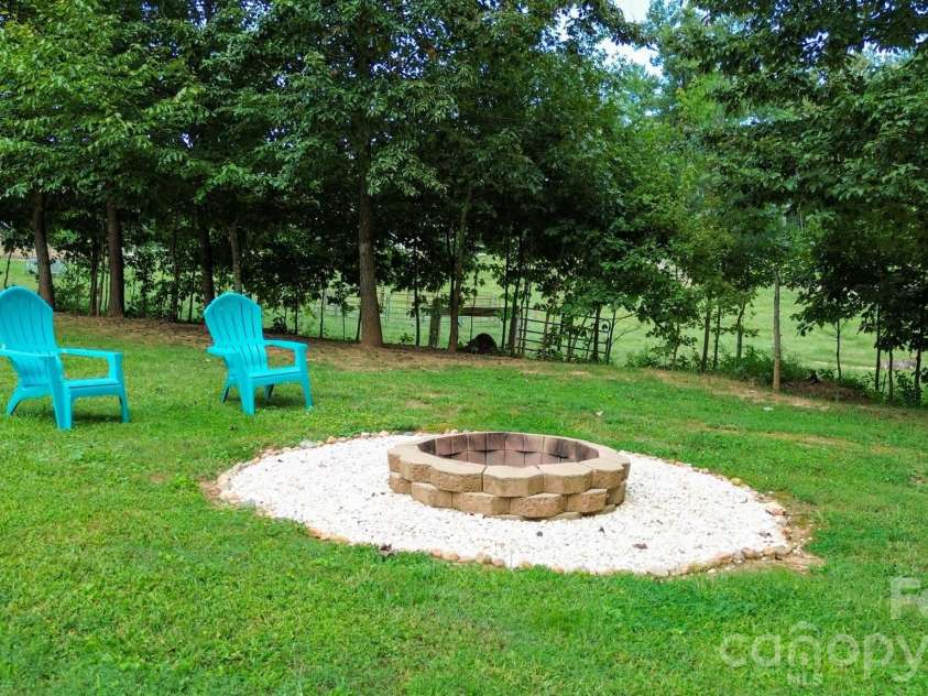 2055 Piper Ridge Drive, Lenoir, NC 28645.  MLS# CAR4425139, YatesRealty ID 52111. 