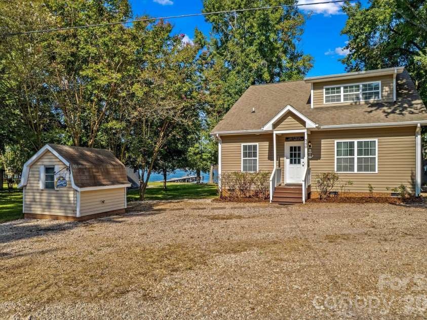 340 Sportsman Drive, Salisbury, NC 28146.  MLS# CAR4426150, YatesRealty ID 52113. 