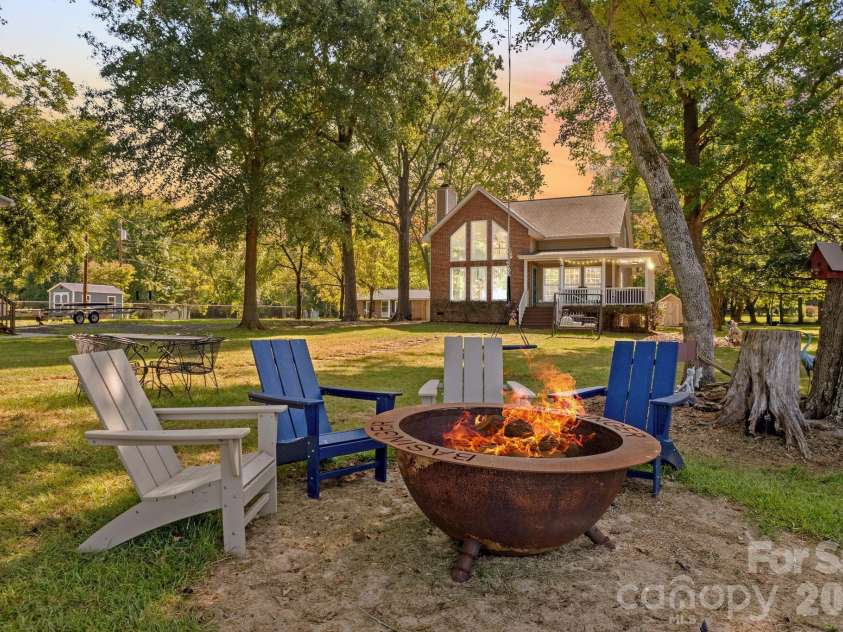 340 Sportsman Drive, Salisbury, NC 28146.  MLS# CAR4426150, YatesRealty ID 52113. 