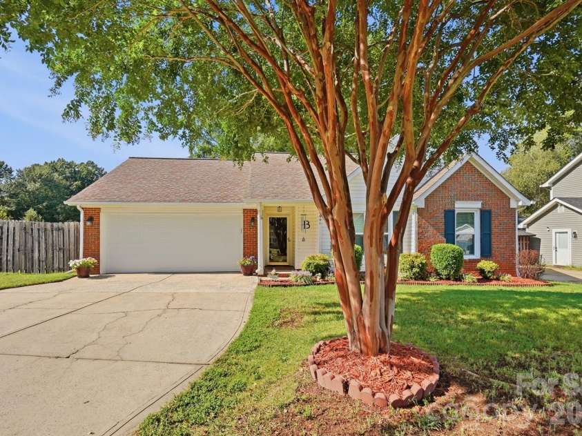 7601 Gillman Court, Charlotte, NC 28269.  MLS# CAR4423349, YatesRealty ID 52120. 