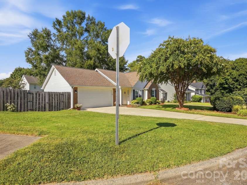 7601 Gillman Court, Charlotte, NC 28269.  MLS# CAR4423349, YatesRealty ID 52120. 