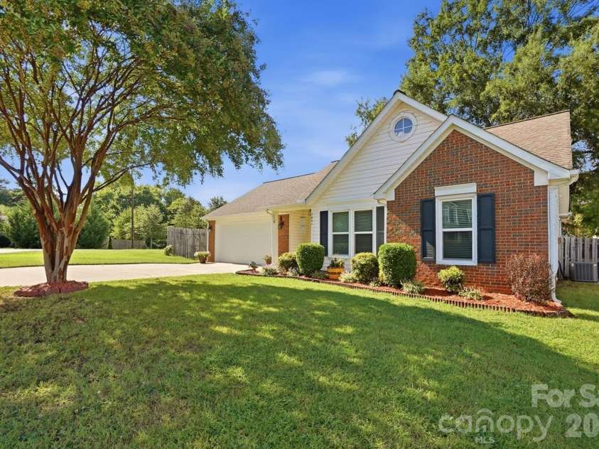 7601 Gillman Court, Charlotte, NC 28269.  MLS# CAR4423349, YatesRealty ID 52120. 