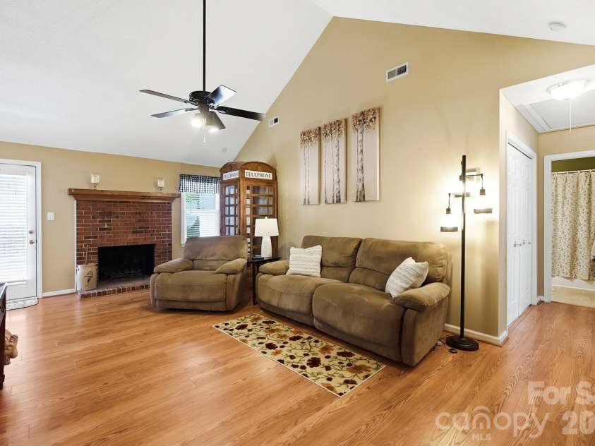 7601 Gillman Court, Charlotte, NC 28269.  MLS# CAR4423349, YatesRealty ID 52120. 