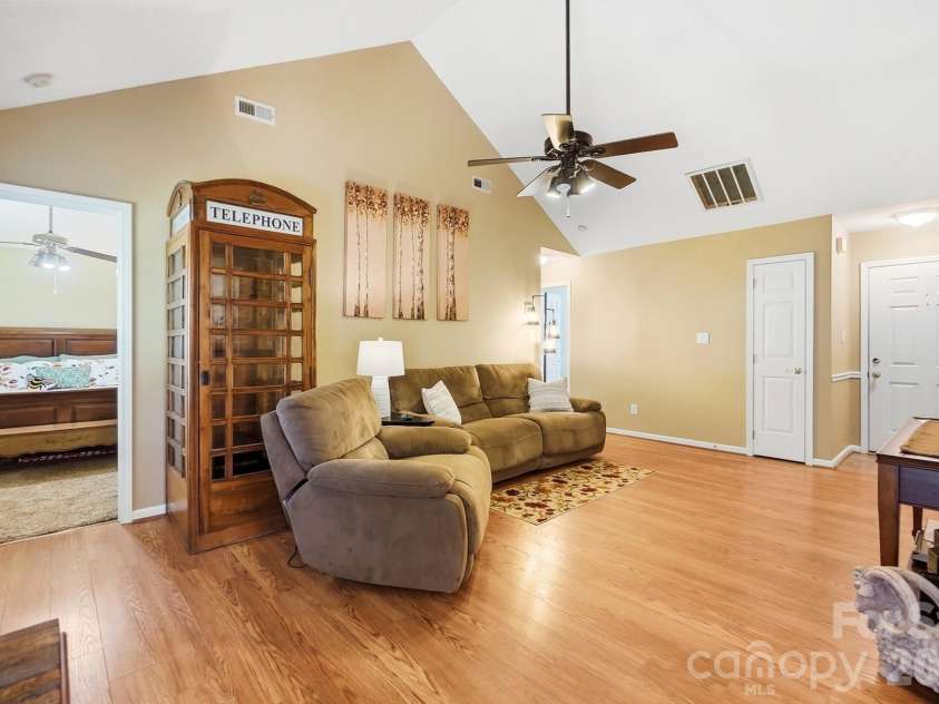 7601 Gillman Court, Charlotte, NC 28269.  MLS# CAR4423349, YatesRealty ID 52120. 