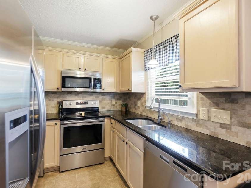 7601 Gillman Court, Charlotte, NC 28269.  MLS# CAR4423349, YatesRealty ID 52120. 