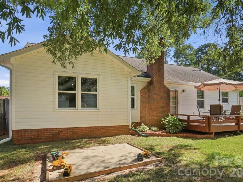 7601 Gillman Court, Charlotte, NC 28269.  MLS# CAR4423349, YatesRealty ID 52120. 
