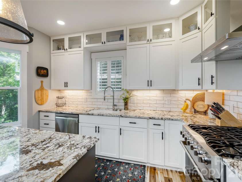 110 Quail Mountain Lane, Waynesville, NC 28786.  MLS# CAR4424241, YatesRealty ID 52123. Kitchen with Chocolate River granite