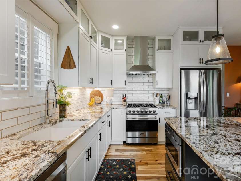110 Quail Mountain Lane, Waynesville, NC 28786.  MLS# CAR4424241, YatesRealty ID 52123. Kitchen with Viking range