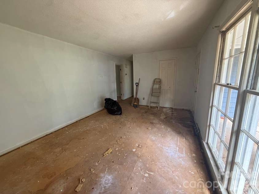 3740 Sugar Spring Road, Gastonia, NC 28054.  MLS# CAR4426719, YatesRealty ID 52125. 