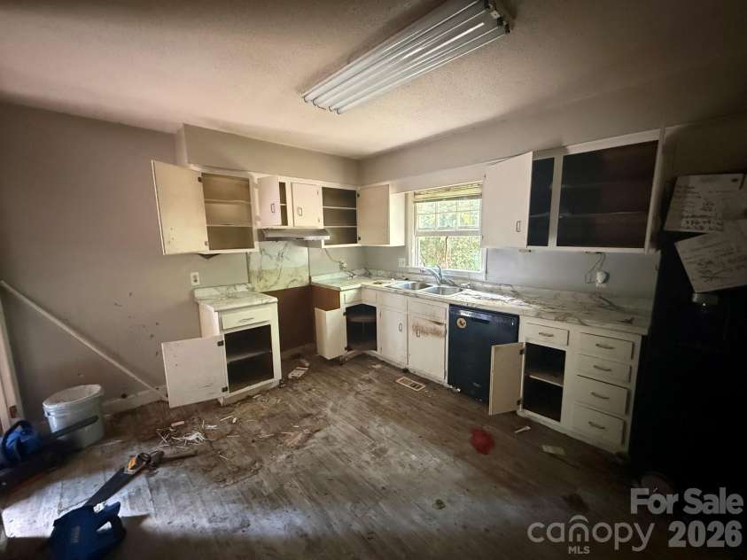 3740 Sugar Spring Road, Gastonia, NC 28054.  MLS# CAR4426719, YatesRealty ID 52125. 