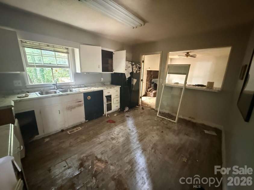 3740 Sugar Spring Road, Gastonia, NC 28054.  MLS# CAR4426719, YatesRealty ID 52125. 