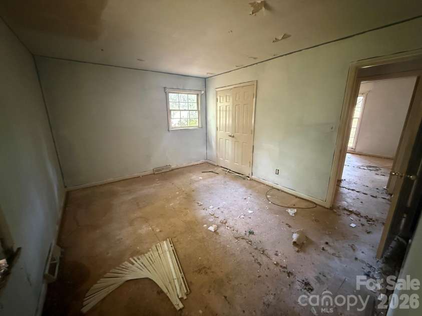 3740 Sugar Spring Road, Gastonia, NC 28054.  MLS# CAR4426719, YatesRealty ID 52125. 