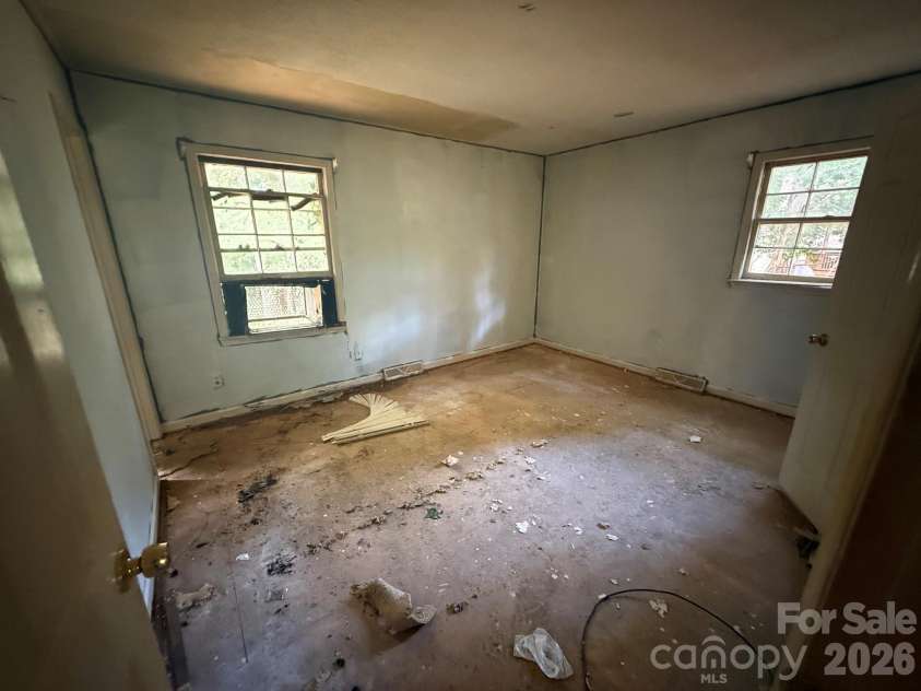 3740 Sugar Spring Road, Gastonia, NC 28054.  MLS# CAR4426719, YatesRealty ID 52125. 
