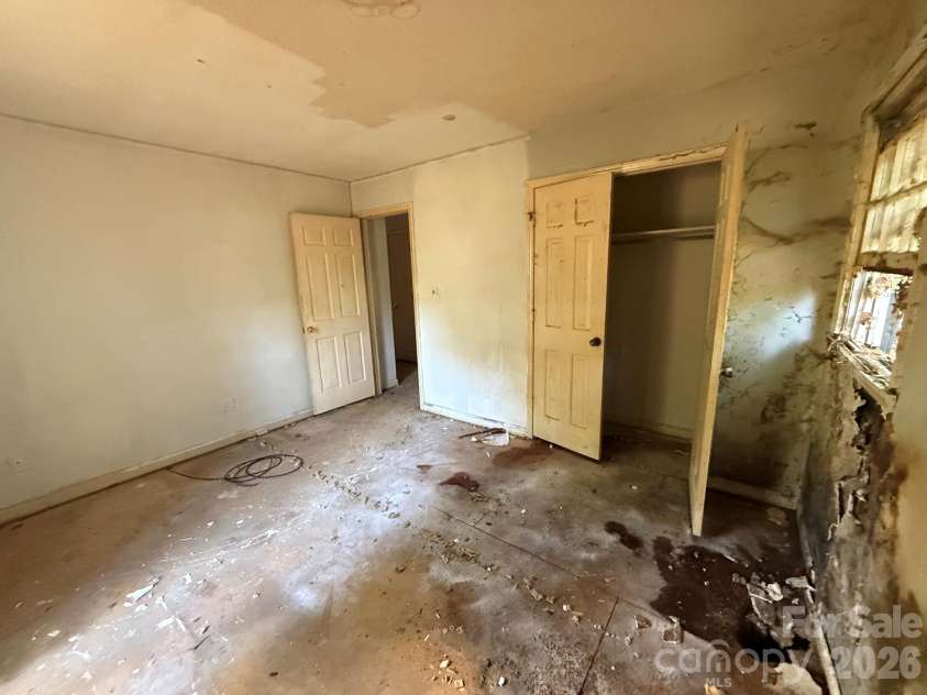 3740 Sugar Spring Road, Gastonia, NC 28054.  MLS# CAR4426719, YatesRealty ID 52125. 