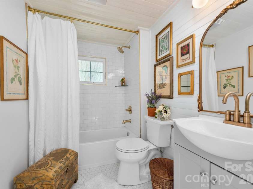 489 Turkey Creek Road, Leicester, NC 28748.  MLS# CAR4424710, YatesRealty ID 52126. 