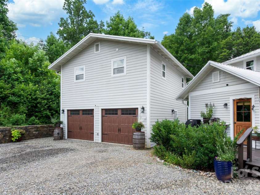 489 Turkey Creek Road, Leicester, NC 28748.  MLS# CAR4424710, YatesRealty ID 52126. 
